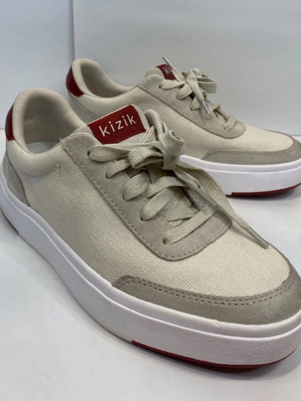 Kizik Women's Prague Sneaker Hands Free Slip On Cream Sz M7. W8.5